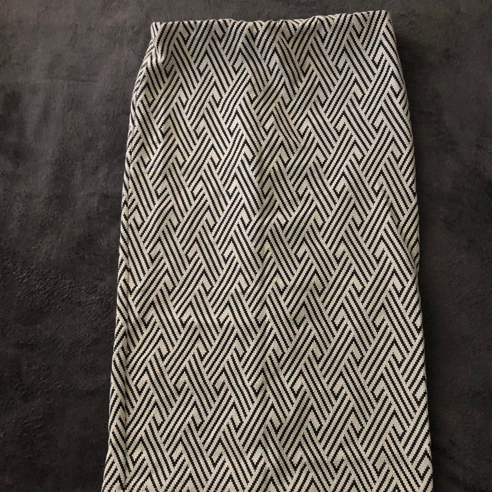 Pencil skirt by Zara.